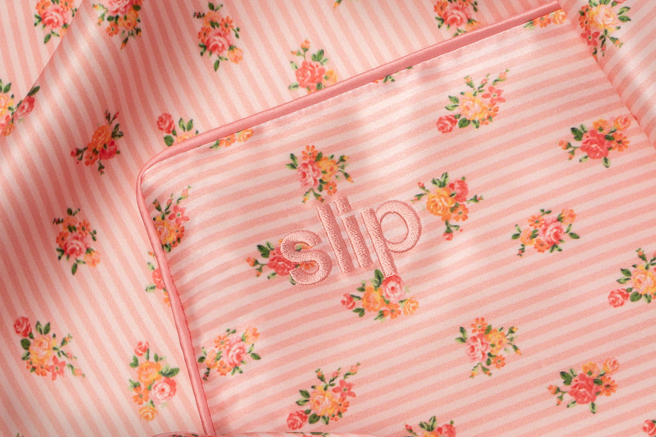 Petal Queen Zippered Pillowcase - Thumbnail 3
