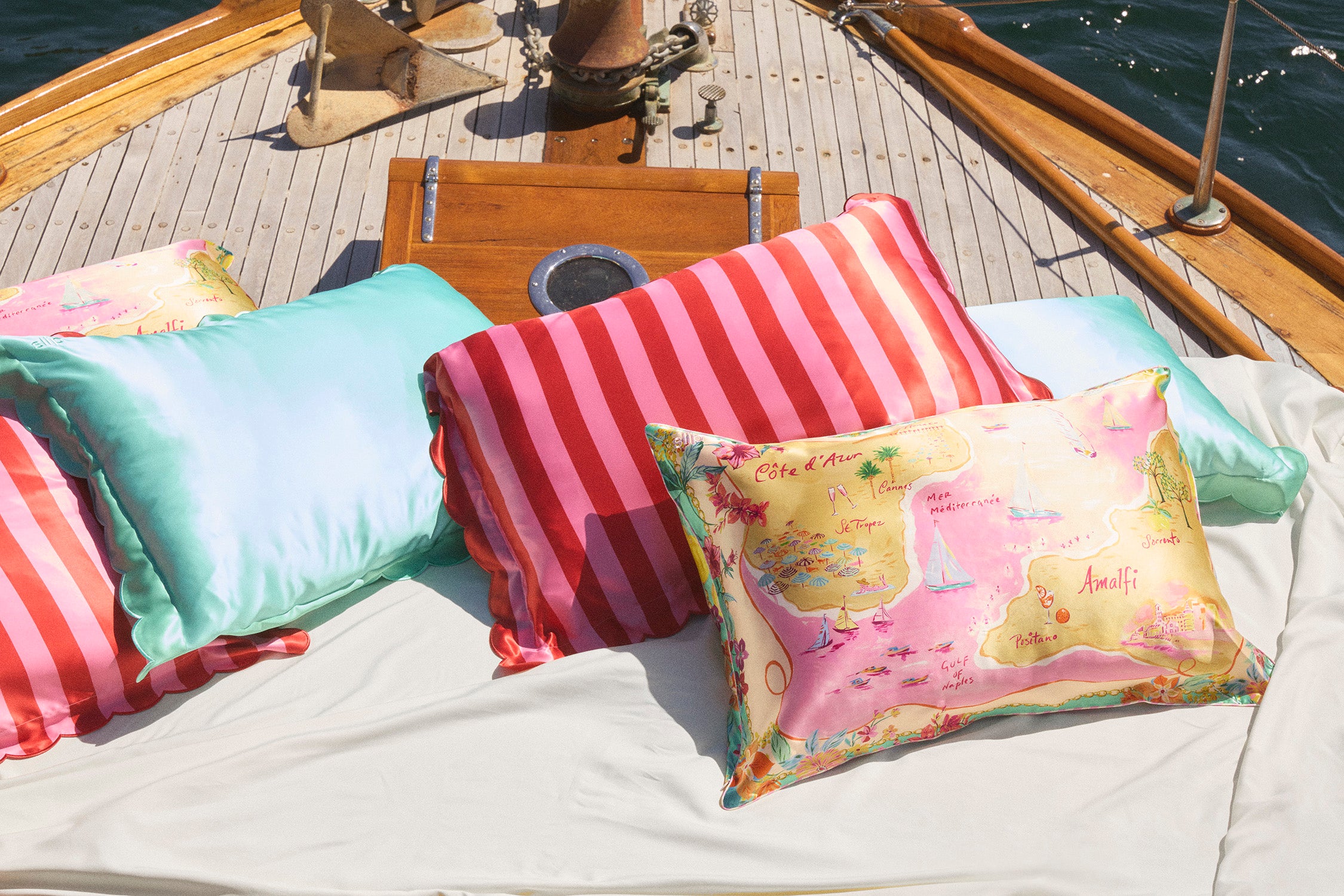 Sunshade Queen Zippered Pillowcase with Scalloped Edge – Slip